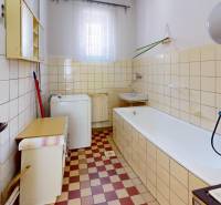 Dvorec-30-Bathroom.jpg