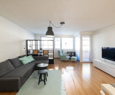 Pleasant spacious 1bdr apt 60 m2, with loggia and 2x parking