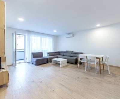 RESERVED Nice bright 2bdr apt 68m2, with A/C and parking