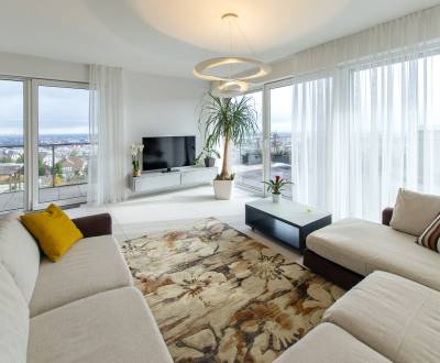 High standard 3bdr apt 120m2, with a wonderful terrace and parking