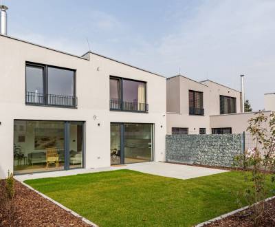 High standard modern 4bdr house 168m2, quiet street, garden, parking