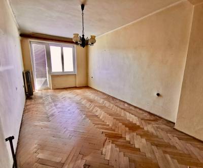 FOR SALE 2-room starter apartment in original condition, Nitra