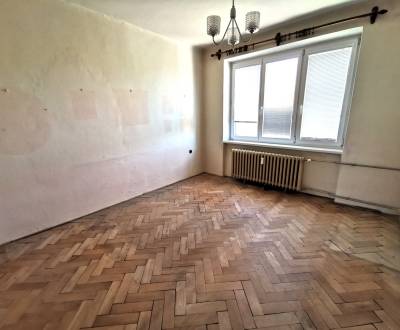 FOR SALE 2-room starter apartment in original condition, Nitra