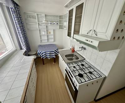 Rent Three bedroom apartment, Three bedroom apartment, Javorová, Piešť