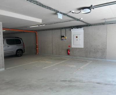 Sale Garage, Garage, Skuteckého, Banská Bystrica, Slovakia