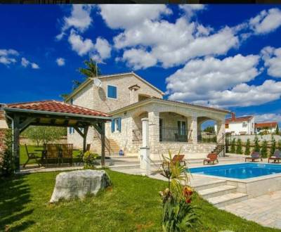 CROATIA - Stone villa 10 km from the city of POREČ