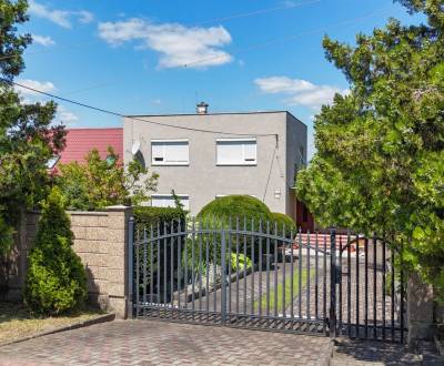 Family house in Záhorská Bystrica with large beautiful garden