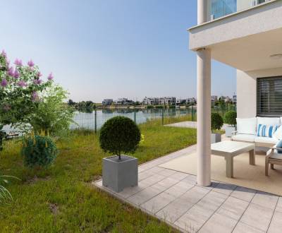 3-BDR APARTMENT BY THE LAKE, garden, terrace, windows to park, A3TOP1