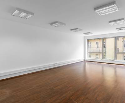 Great, handy office space 46m2, great area in the city center