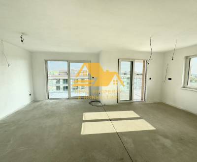 Sale Three bedroom apartment, Three bedroom apartment, Nové Zámky, Nov