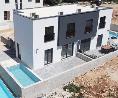 CROATIA - House with pool / semi-detached house - MANDRE, PAG