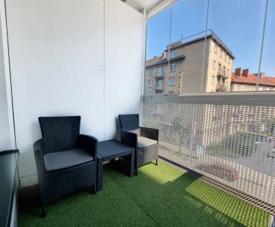 PREMIERE - SPACIOUS 4 rooms flat with LOGGIA and PARKING - CITY CENTER