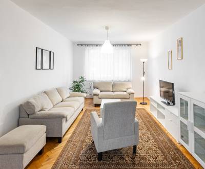 RESERVED Very nice, sunny 2bdr apt 68 m2, with garage and cellar 