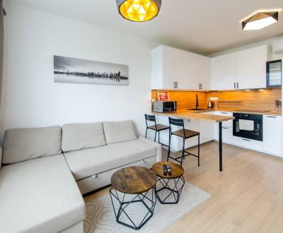 SHORT TERM (3M MINIMUM) Beautiful modern 1bdr apt 45m2, loggia, A/C