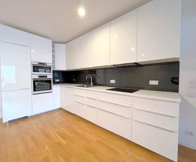 Rent Three bedroom apartment, Three bedroom apartment, Strážnická, Bra