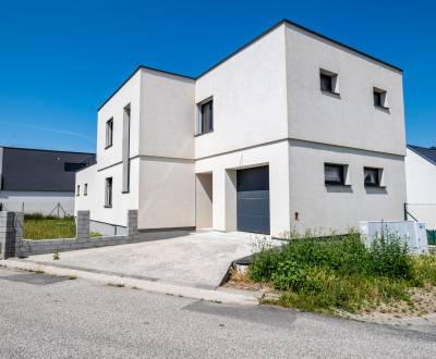 Newly built 6-room family house in Jarovce