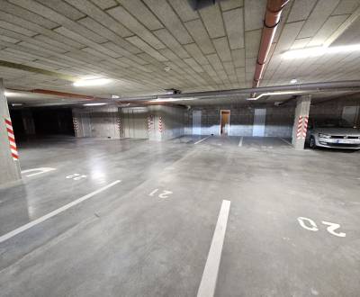 FOR RENT parking in the garage, ideal for motorbikes during the winter