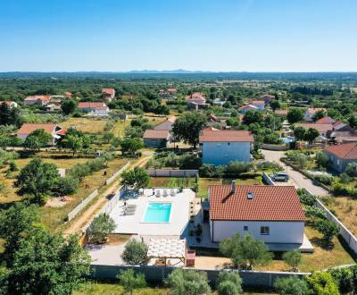 CROATIA - Family house with large plot - ZADAR - Poljica