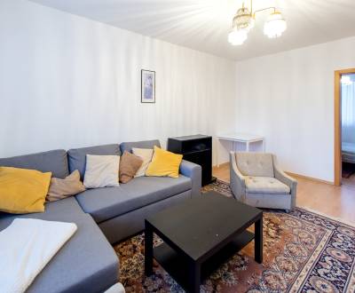 Spacious 3bdr apt 78m2, with loggia, in a quiet location