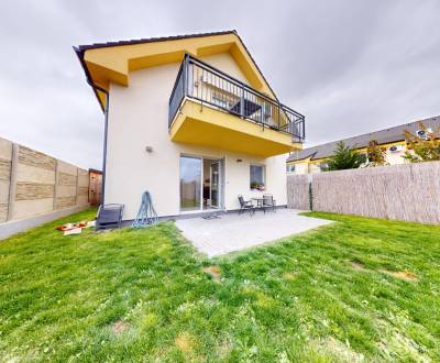 VRAKUŇA-4i modern new building with parking and garden-house living