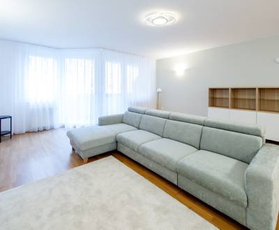 Exclusive, spacious 1bdr apt 100m2, loggia, parking, top location