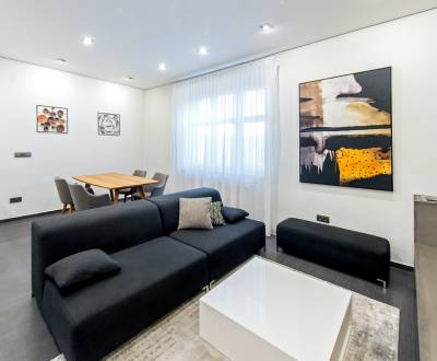 Stylish 3bdr apt 99m2, with loggia and cellar, in a great location