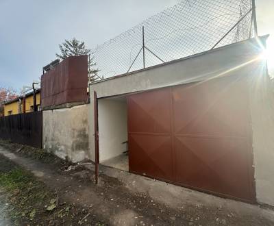 Separated garage 21m2, suitable for chopper, veteran, private street