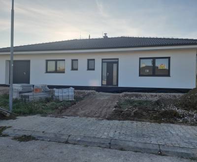 SALE - 5 roomed house with garage - Lužianky, RED OAK