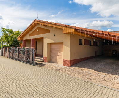 Amazing 3-bdr BUNGALOW 125m2, sauna, gazebo, garden, carport