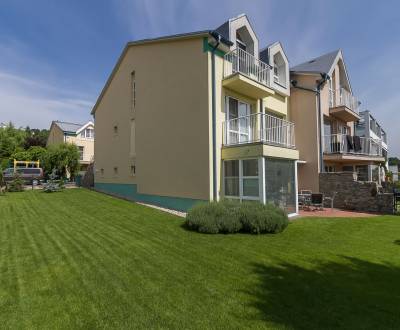  Beautiful 4bdr house 250 m2, with a garden in an excellent location