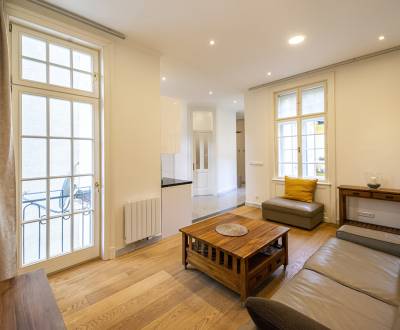 Sunny 1bdr apt 48 m2, in a great location in the Old town