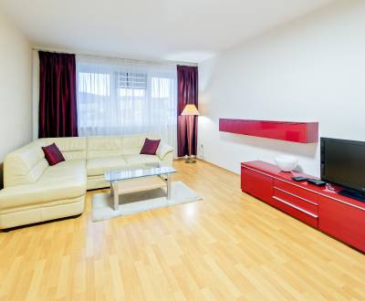 Spacious 2bdr apt 93m2, with balcony and in nice location