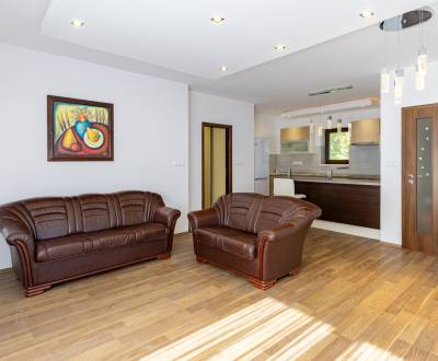 Interesting 1bdr apt 60m2, in a family house with a beautiful terrace