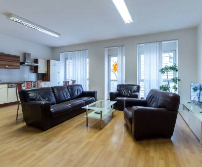  Nice 2 bdr apt 92 m2 with terrace, location in the city center