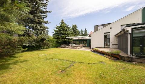 Unique 6bdr family house 350m2, with sauna, garden 800m2 and parking