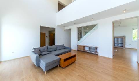 Spacious 4bdr duplex 204 m2, with terrace, 4x balcony, parking 