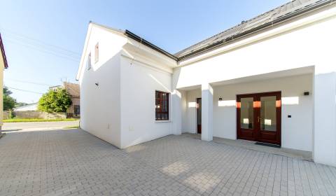 RESERVED Beautiful 4bdr house 199m2, with garden, fireplace and garage