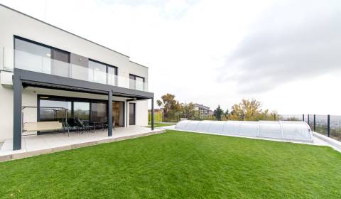 Modern 4bdr house 390m2, with pool, sauna and view in a great location