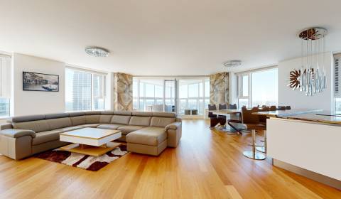 Exclusive apartment with panoramic view and parking