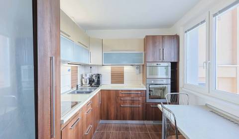 Sale Three bedroom apartment, Three bedroom apartment, Závadská, Brati