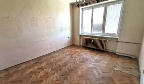 FOR SALE 2-room starter apartment in original condition, Nitra