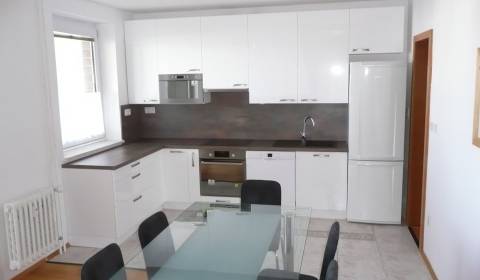 Spacious beautiful 3 bdr apt 100m2 with 2x loggia, parking  and view