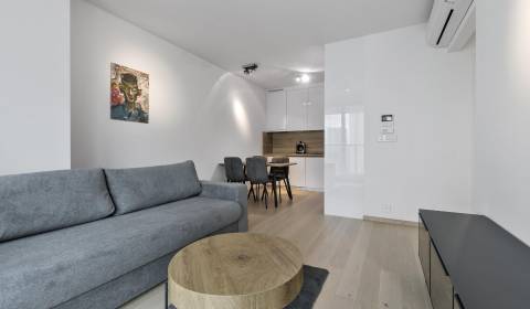 PRENÁJOM︱EUROVEA TOWER - 1 bedroom apartment on 14th floor