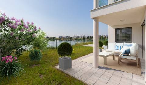 3-BDR APARTMENT BY THE LAKE, garden, terrace, windows to park, A3TOP1