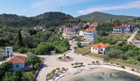 CROATIA - Apartment house with 6 apartments - Lukoran, island UGLJAN