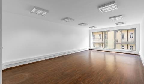 Great, handy office space 46m2, great area in the city center