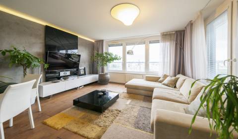 High standard 2bdr apt 80m2, with a loggia of 24m2 and parking, RETRO