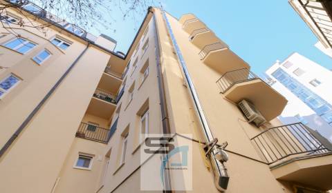 Sale Three bedroom apartment, Three bedroom apartment, Gunduličova, Br