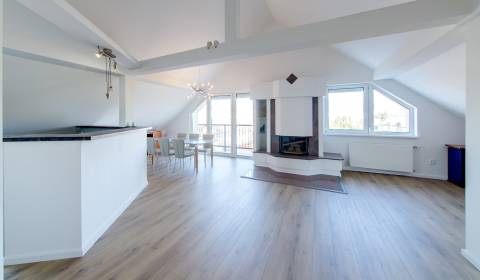 Amazing, attic 3bdr apt130m2, partly furnished, 3x parking