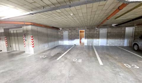 FOR RENT parking in the garage, ideal for motorbikes during the winter